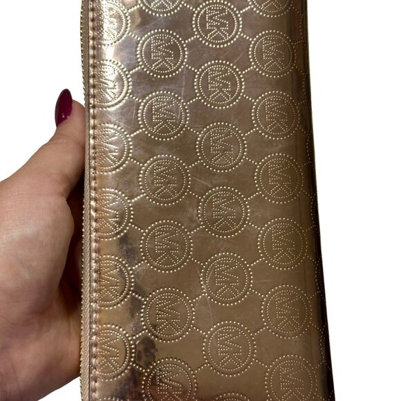 ✨ Michael Kors Signature Metallic Zip Around Wallet - Bronze/Gold ✨ - Picture 3 of 7